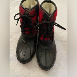 Red and Black Buffalo Plaid Girls Size 3 Duck Boots